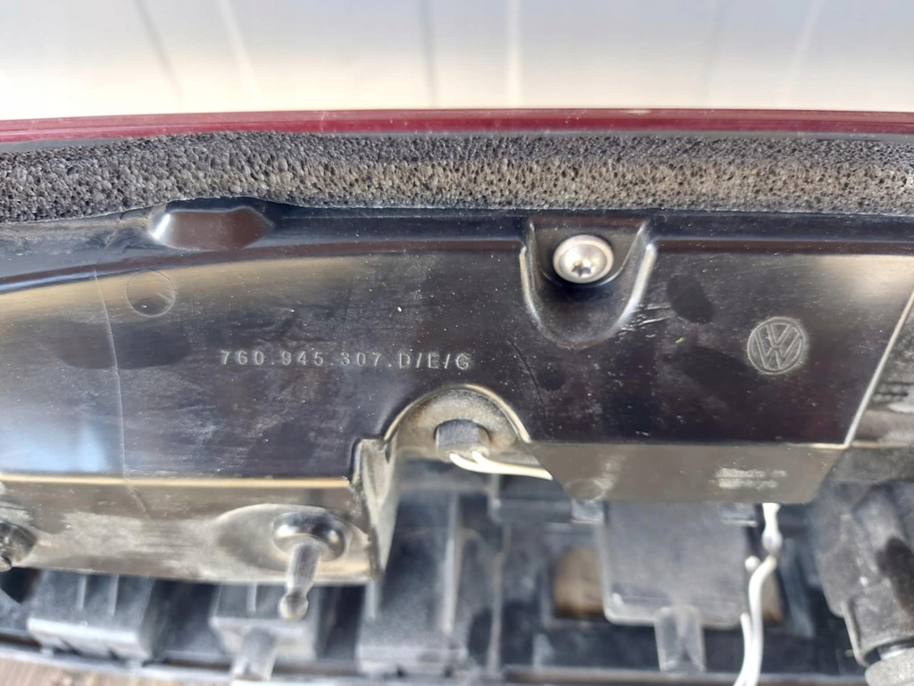 фото №8, Vw touareg iii lift 2023 - лампа накладка крышки багажника задняя