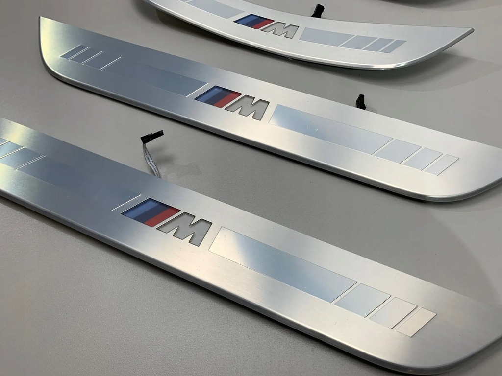 фото №5, Bmw 8 g16 накладки порогові пороги m набір led
