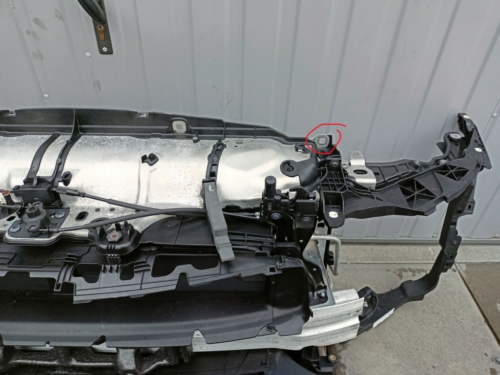 Porsche macan рестайлинг  2.0 21- ремень передний радиатор балка с Разборки