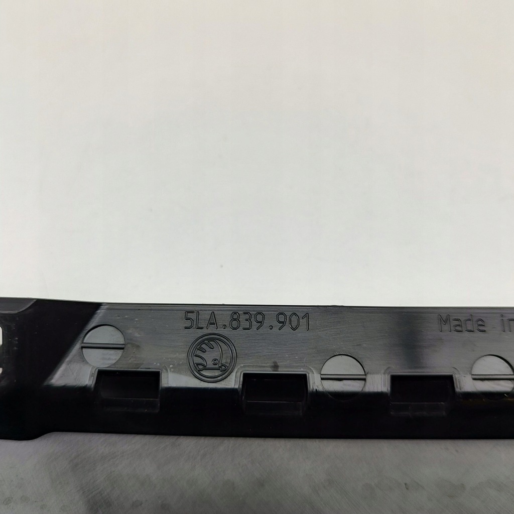 фото №6, Skoda enyaq iv 2021 левая сторона молдинг / прокладка стекло дверь задних