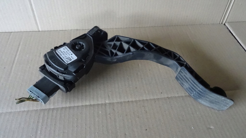 фото №1, Peugeot 207 1.6hdi потенциометр газа 9681844080