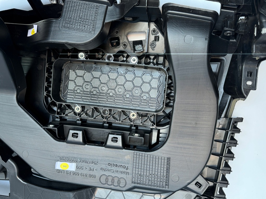 фото №5, Панель приладів оригінальна консоль audi q4 etron e-tron 89b 89b857033