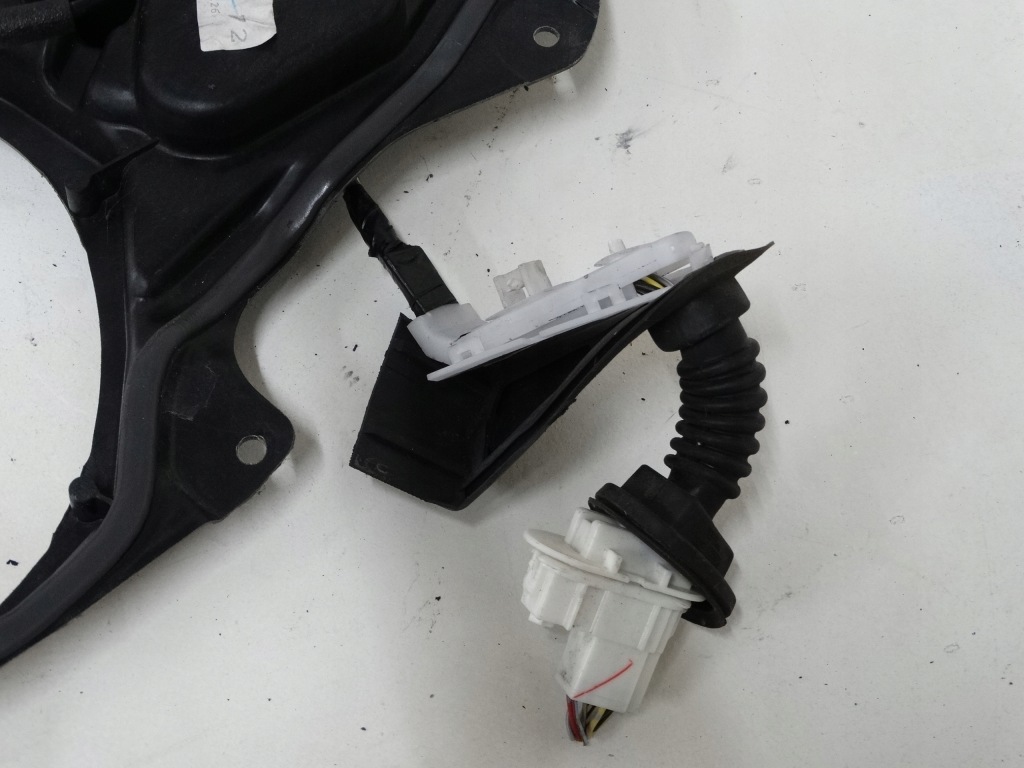 Пластик дверь правый  задняя mazda 3 bp4k-7297x Киев