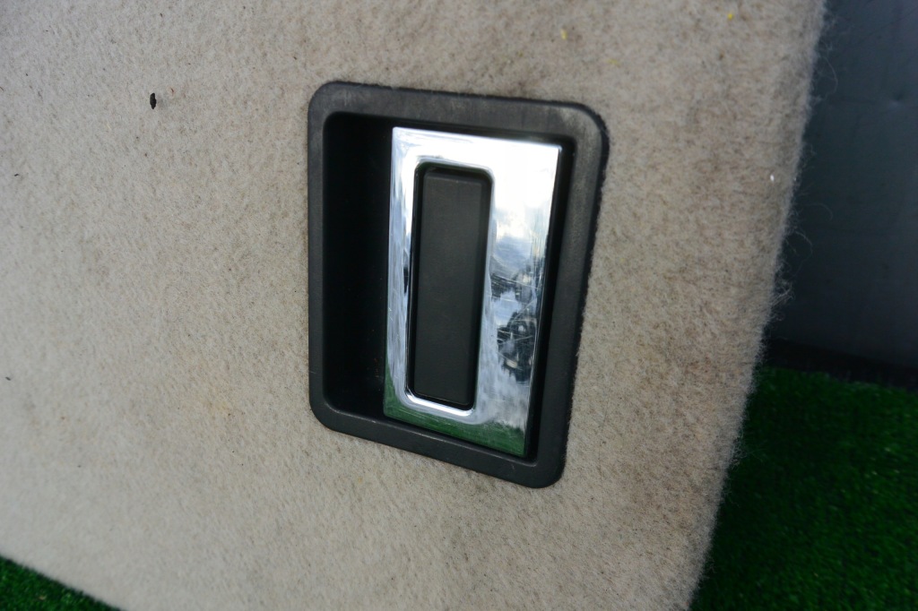 фото №4, Maserati quattroporte підлога обшивка багажника