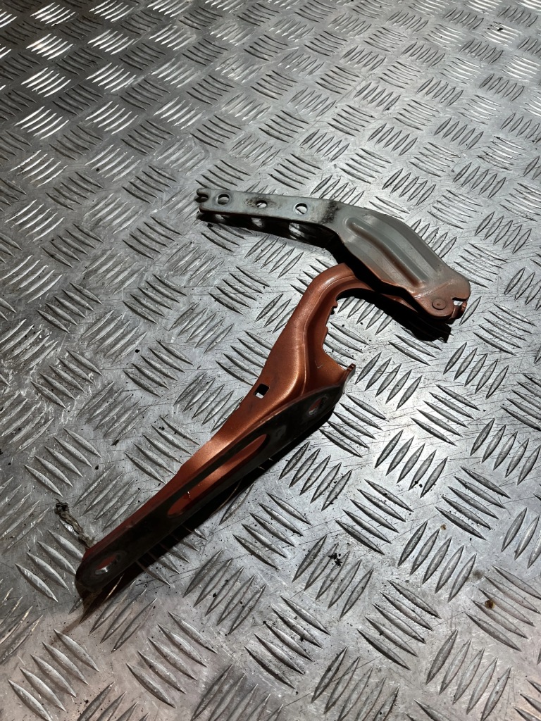 фото №1, Петля капот левый seat arona 17- lw2y 6f0823301a