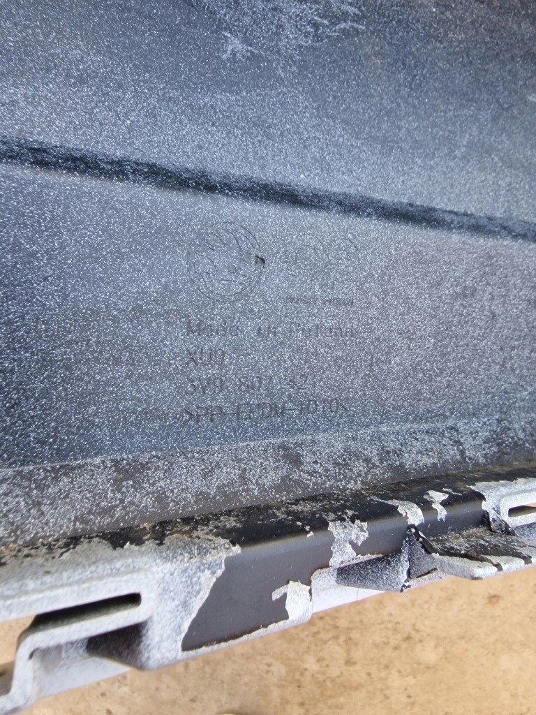 фото №16, Skoda superb iii 3 kombi бампер задня звичайний doł повний задній гарний