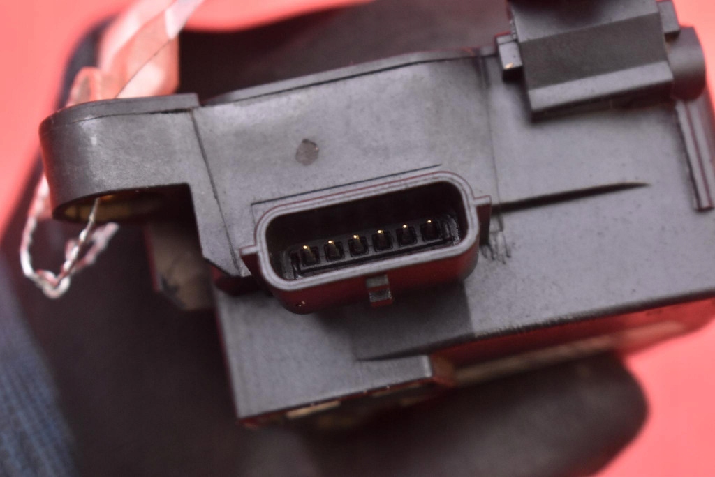 Потенціометр педаль газу європа  180023122r dacia dokker 1.6 sce 102 km 12-17 Недорого