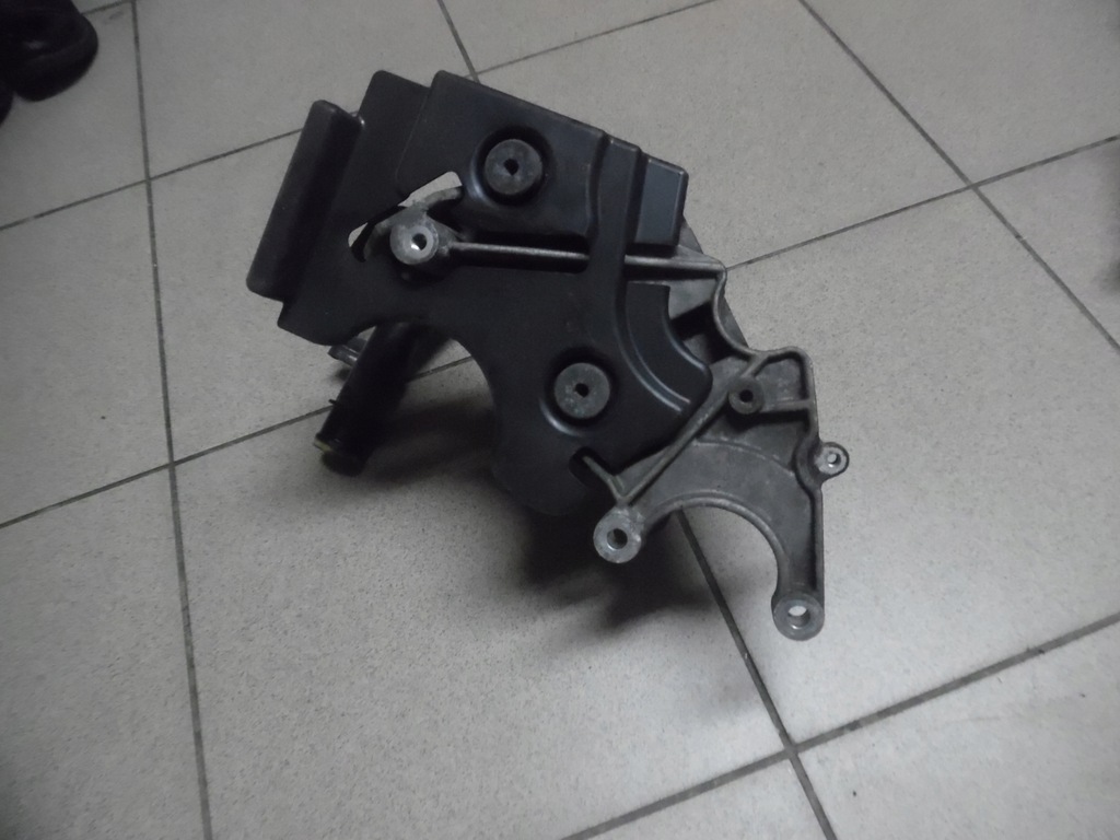 фото №12, Audi a6c6 кронштейн насоса 059145169p комплектная