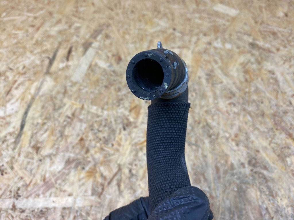 Пабтрубок  труба шланг воды mercedes w177 w247 w118 a2478306902 Цена