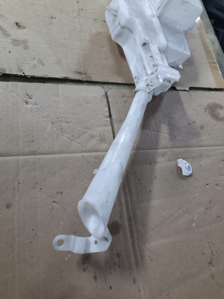 фото №8, Renault austral 1.2 e-tech бак омывателя