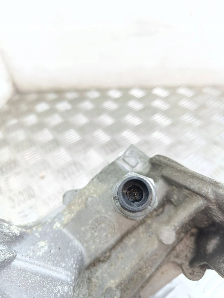 фото №8, Opel astra j 2011 кронштейн / кронштейн фільтра оливи