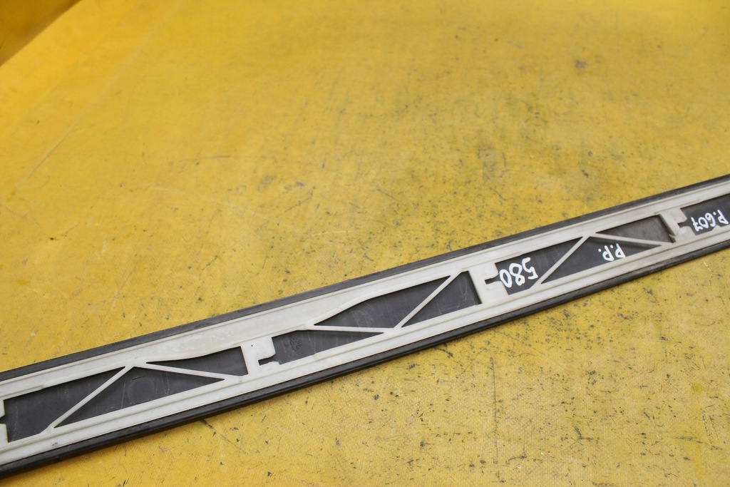 фото №9, Молдинг дверь правый перед peugeot 607