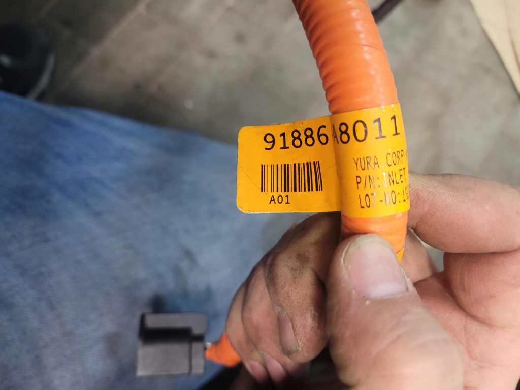 фото №3, Kia optima 2015- крышка зарядное устройство plug in