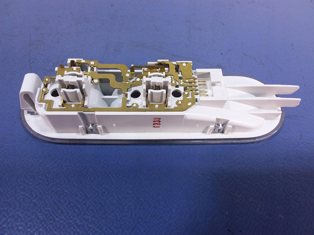 фото №5, Renault clio iii фонари внутреннее 8200073231