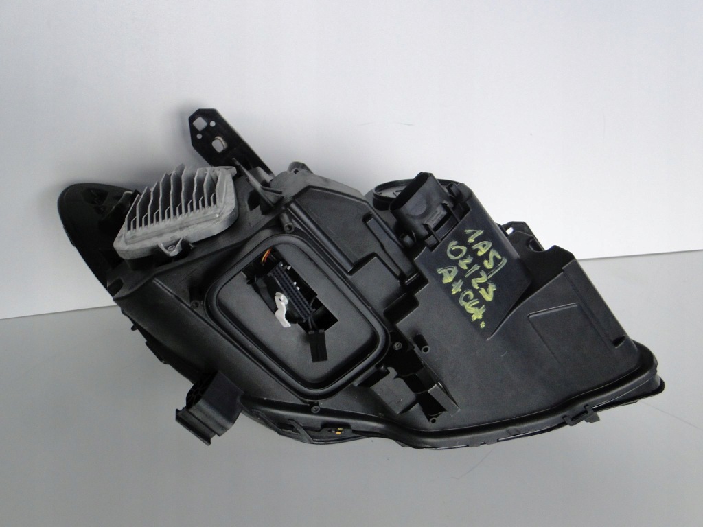 Mercedes cla 117 w117 рестайлінг  фара передня ліва Зі Шроту