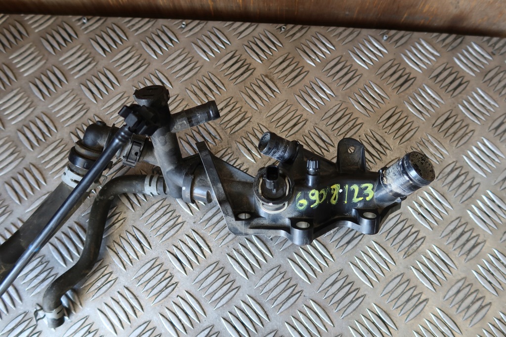 фото №4, Корпус термостата шланги clio iv 10608635r