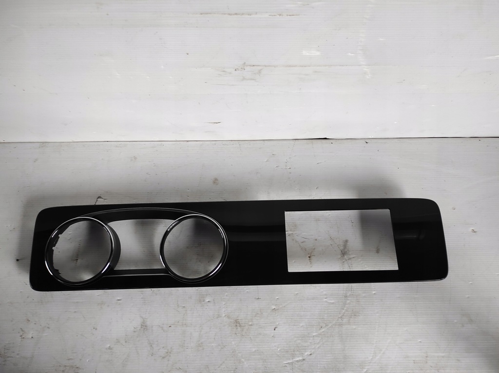 фото №1, Рамка спидометра дисплея navi mercedes w213