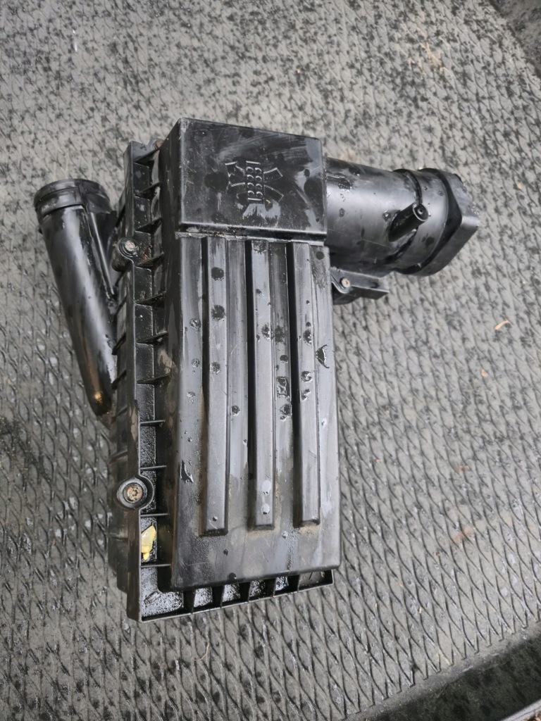 фото №1, Корпус фільтра повітря volkswagen passat b6 2.0tdi 3c0129607ap