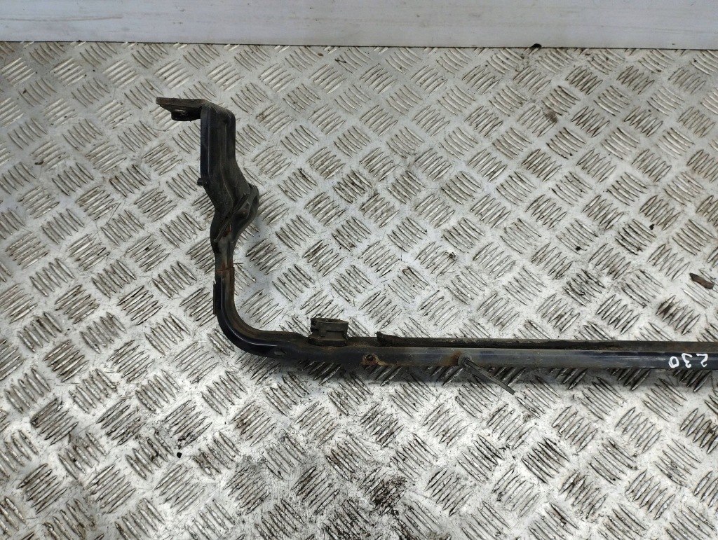 фото №8, Volvo v40 2013 панель кронштейн радиатора / dół