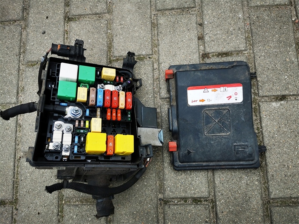 фото №1, Citroen c4 grand picasso ii коробка запобіжників