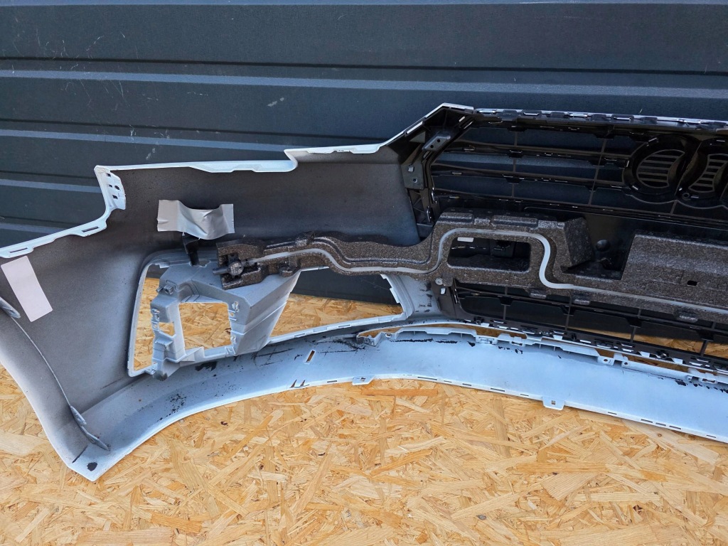 Audi a4 b9 8w s-line competition бампер перед передний решётка  абсорбер в Украине