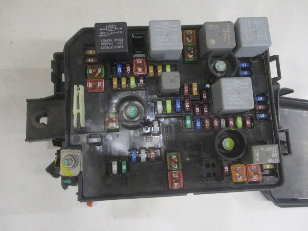 Коробка корпус предохранителей opel mokka a i 1.7 cdti 95263744 95263744a6l с Разборки