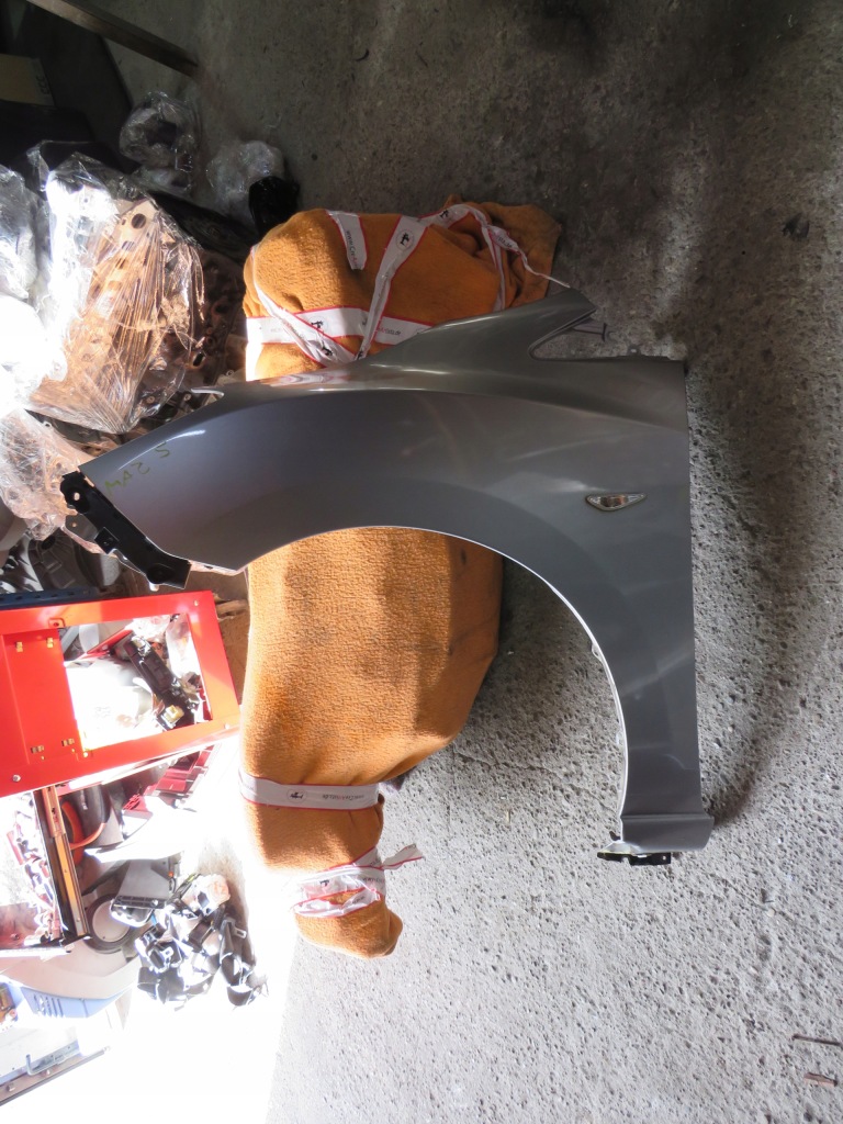 Купити Крило ліве mazda 5 2010-