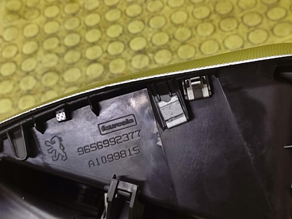 Peugeot 207 решётки обдув средняя дисплей 9656992377 Оригинал