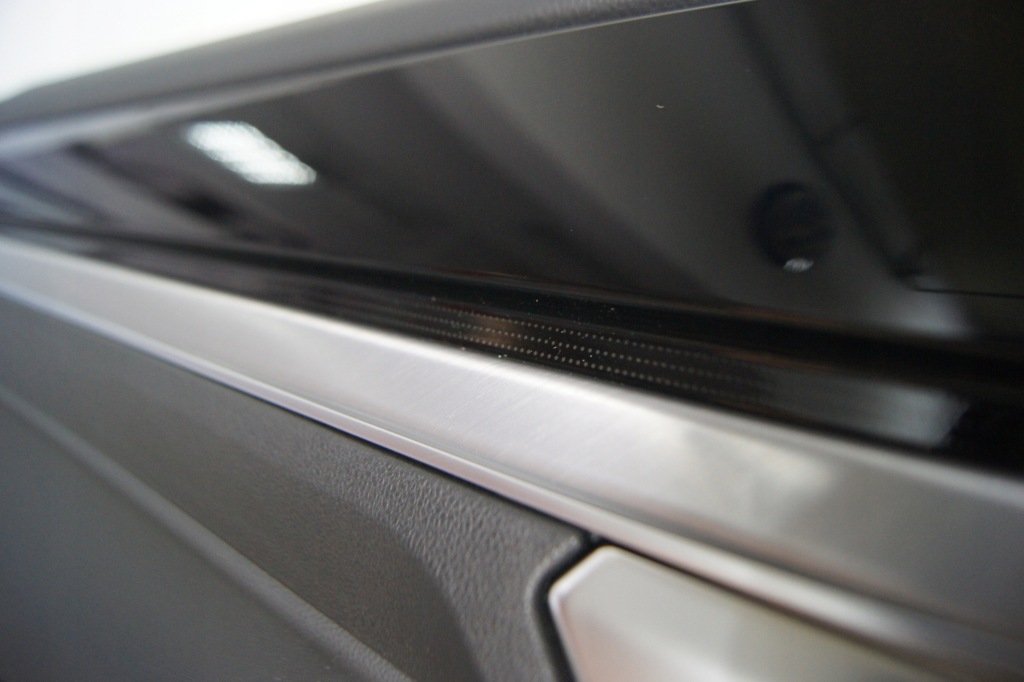 Gd touareg обивка дверь левое  задняя кожа декоративная Недорого