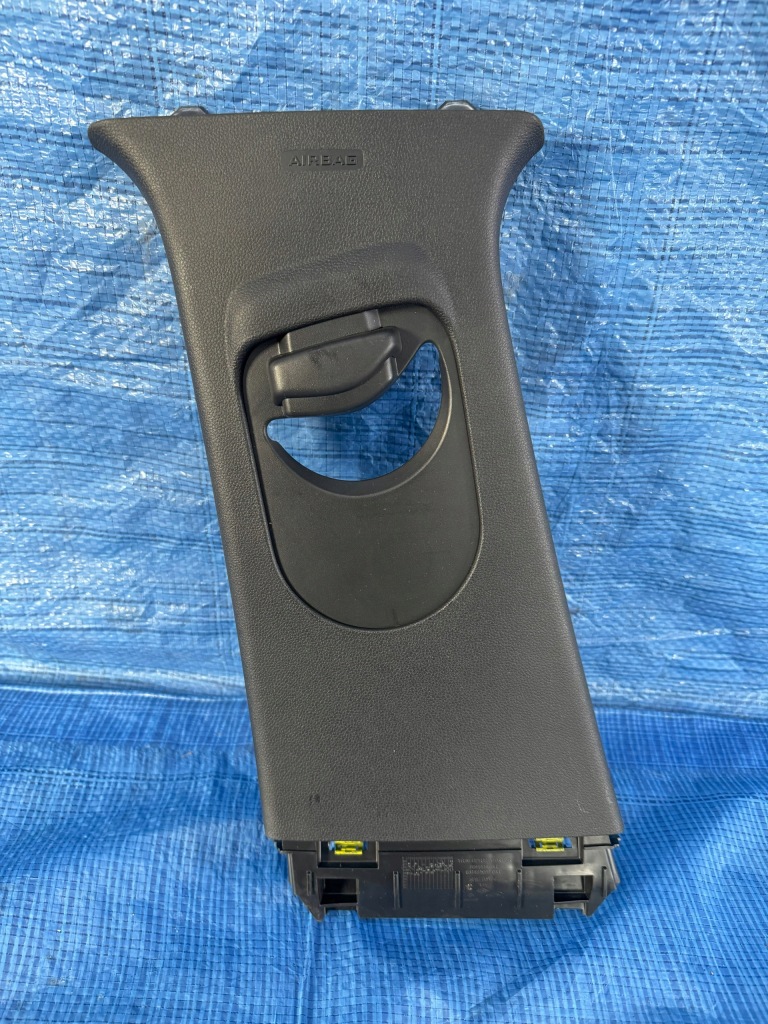 Купити Захист обшивка стійка lewego renault austral 769141478r