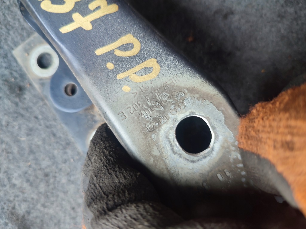 фото №3, Петли капот audi a4 b7 lz5a комплект