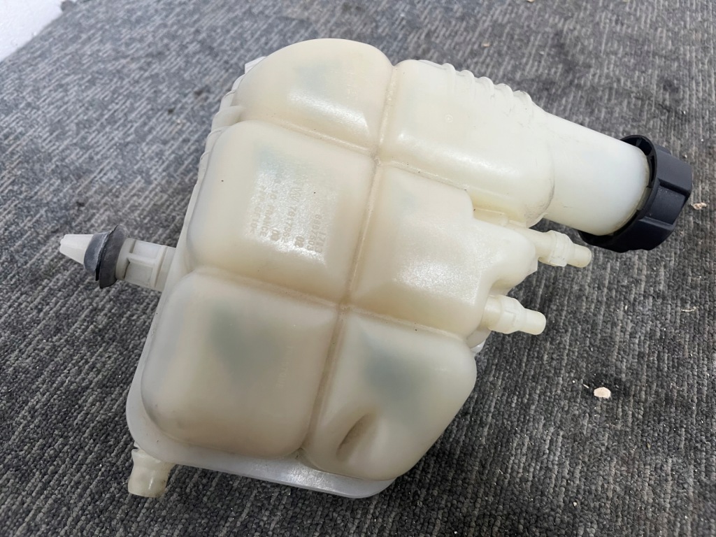 фото №11, Bmw x1 f48 lci lift 2.0d бак бачок розширювальний оригінал