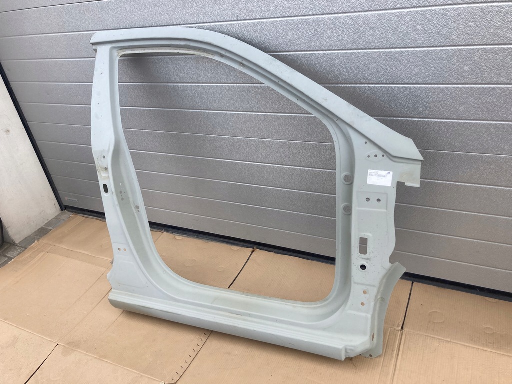 фото №1, Hyundai i20 14- обшивка правое порог блок двигателя nowe