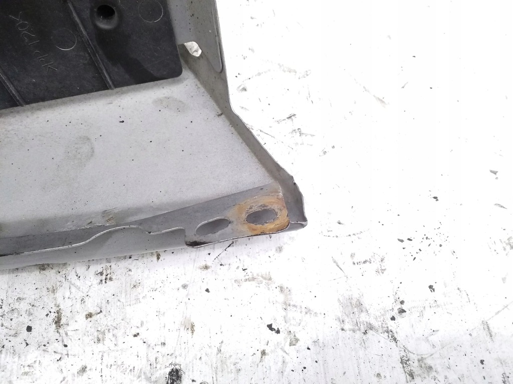 фото №6, Volkswagen crafter 2009 права сторона молдинг pod фара передня