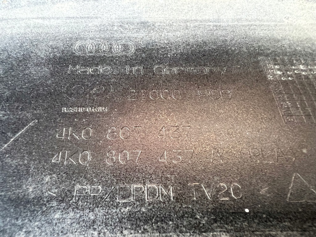 фото №8, Audi a6 c8 4k0807437 бампер bdb idealny