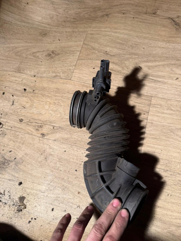 фото №1, Труба воздухозаборник воздуха toyota avensis 17881-od200