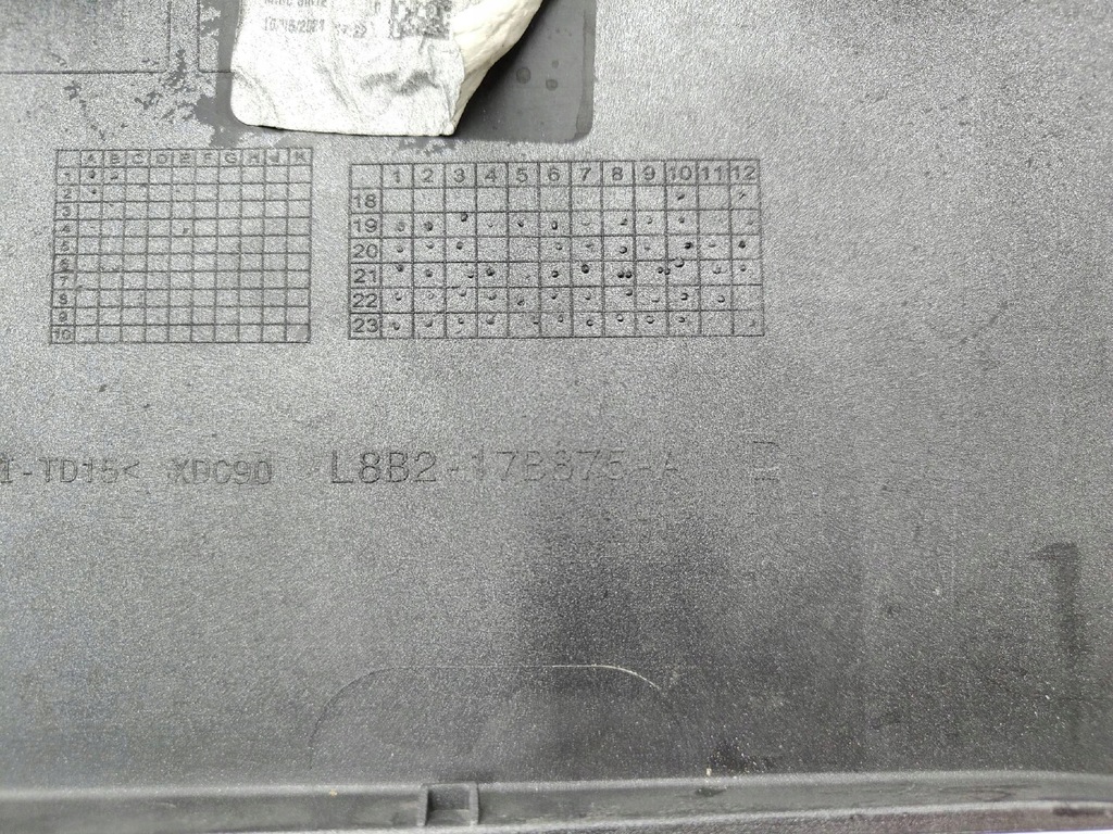 фото №4, Land rover defender ii l663 заглушка бампера pod фара l8b2-17b875-a