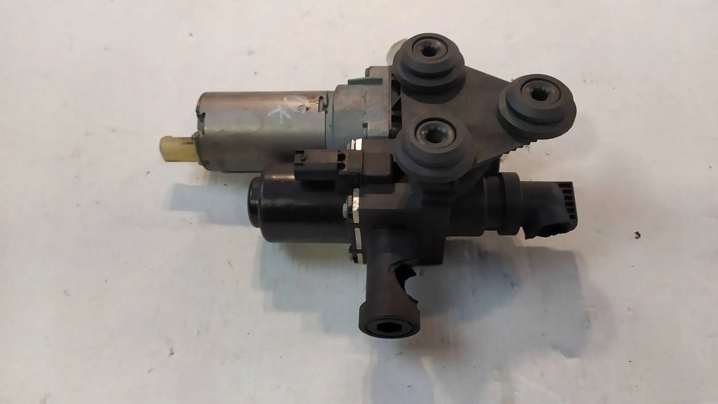 фото №1, Клапан помпа wody отопителя bmw e90