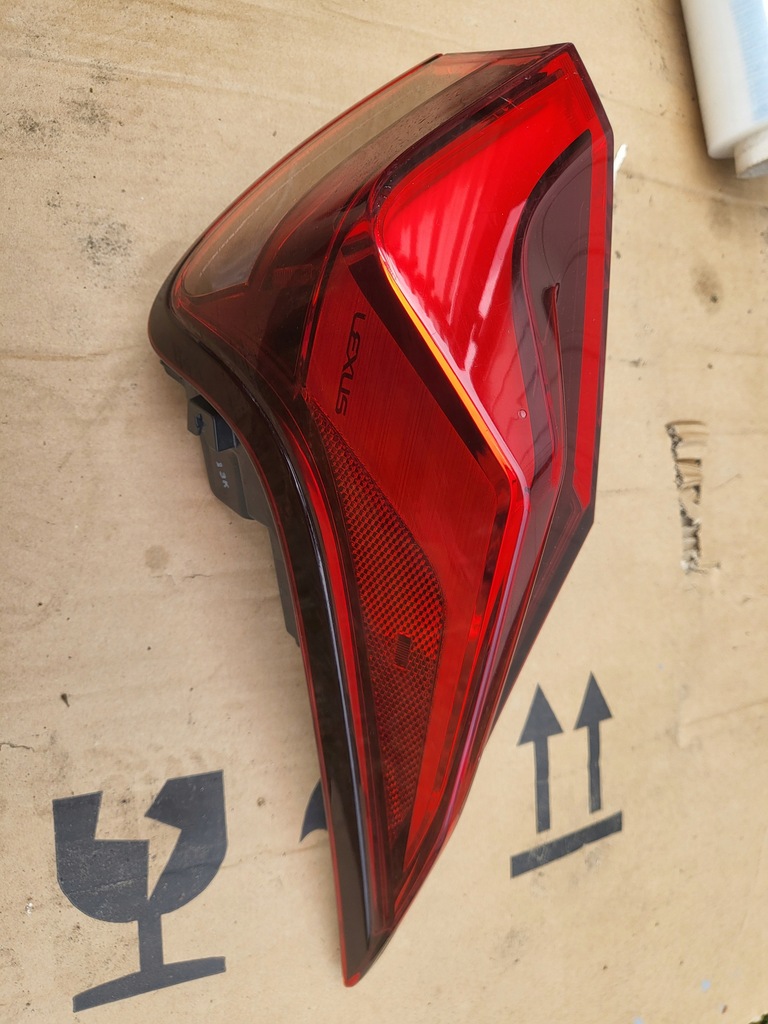 фото №1, Lexus ux лампа правый задняя