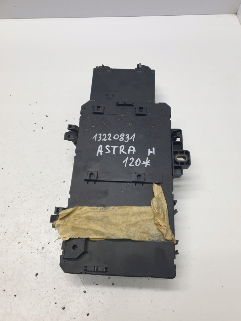 фото №1, Коробка предохранителей opel оригинальный номер 13220831