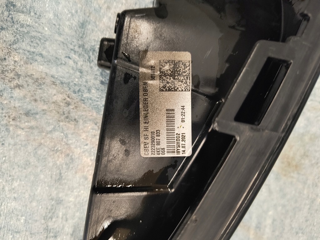 фото №10, Audi e-tron спойлер молдинг накладка бампера задня 4ke807833