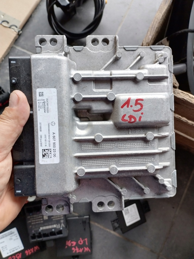 Купити Mercedes w176 1.5cdi бортовий комп'ютер двигуна справний lift