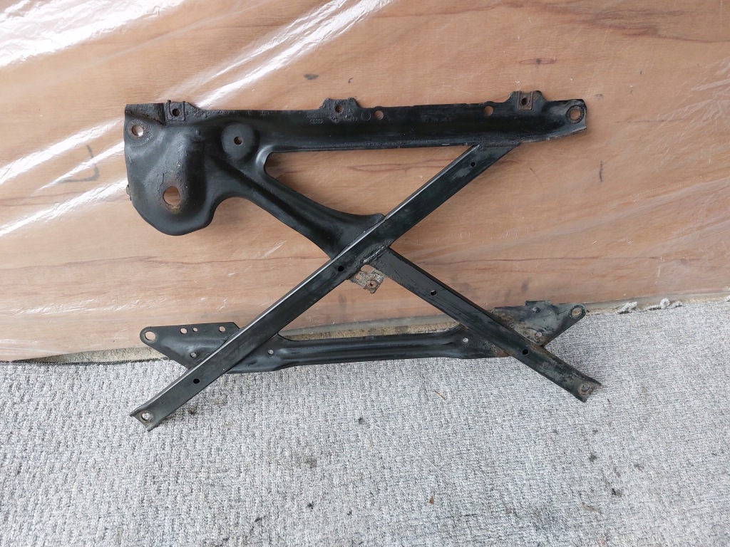 фото №1, Кронштейн підрамник перед audi a4 b8 12r