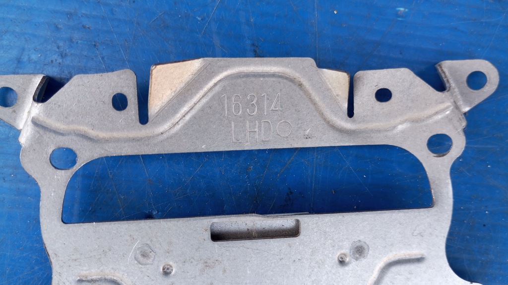 фото №8, Toyota avensis t25 кронштейн кронштейн лампы перед линзы