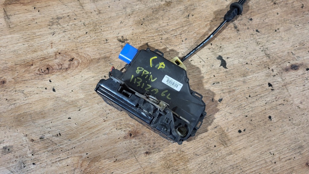 Замок двері лівий перед seat ibiza 3 6l 3d 02-08 3d 8 pin Зі Шроту