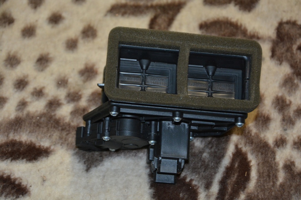 фото №1, Воздухозаборник воздуха vw touareg 7p6820526a