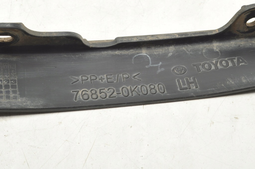 Toyota hilux viii накладка молдинг бампера ліва накладка-спойлер 76852-0k080 Недорого