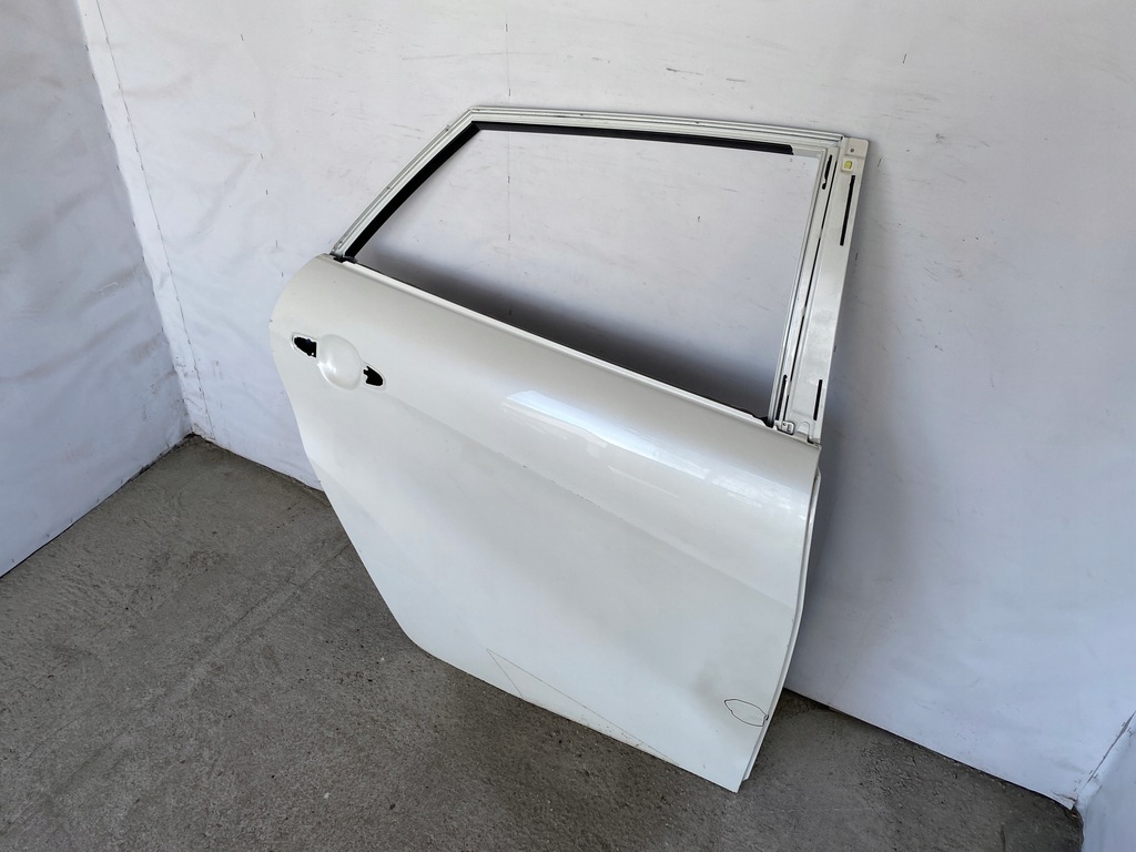 фото №7, Toyota mirai i 2014r- дверь правое задние