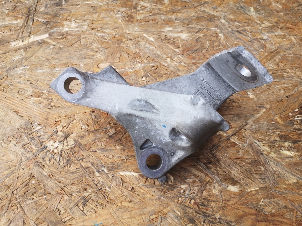 Купити Renault dacia кронштейн двигуна 113320517r