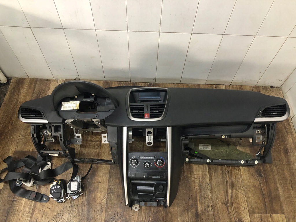 фото №4, Приборная панель консоль peugeot 207 sw